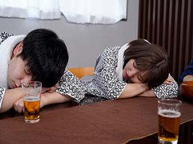 NTR旅行 子作り目的で泊まった旅館で排卵日の妻が鬼畜男子大学生たちに中出しされまくった 百永さりな サンプル動画サムネイル